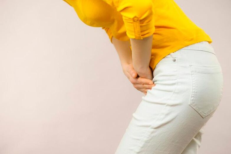 Schmerzen im Urogenitalsystem sind ein Symptom einer parasitären Infektion.